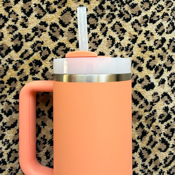 Stanley tumbler (30 oz) (NWT) - Picture 8 of 12